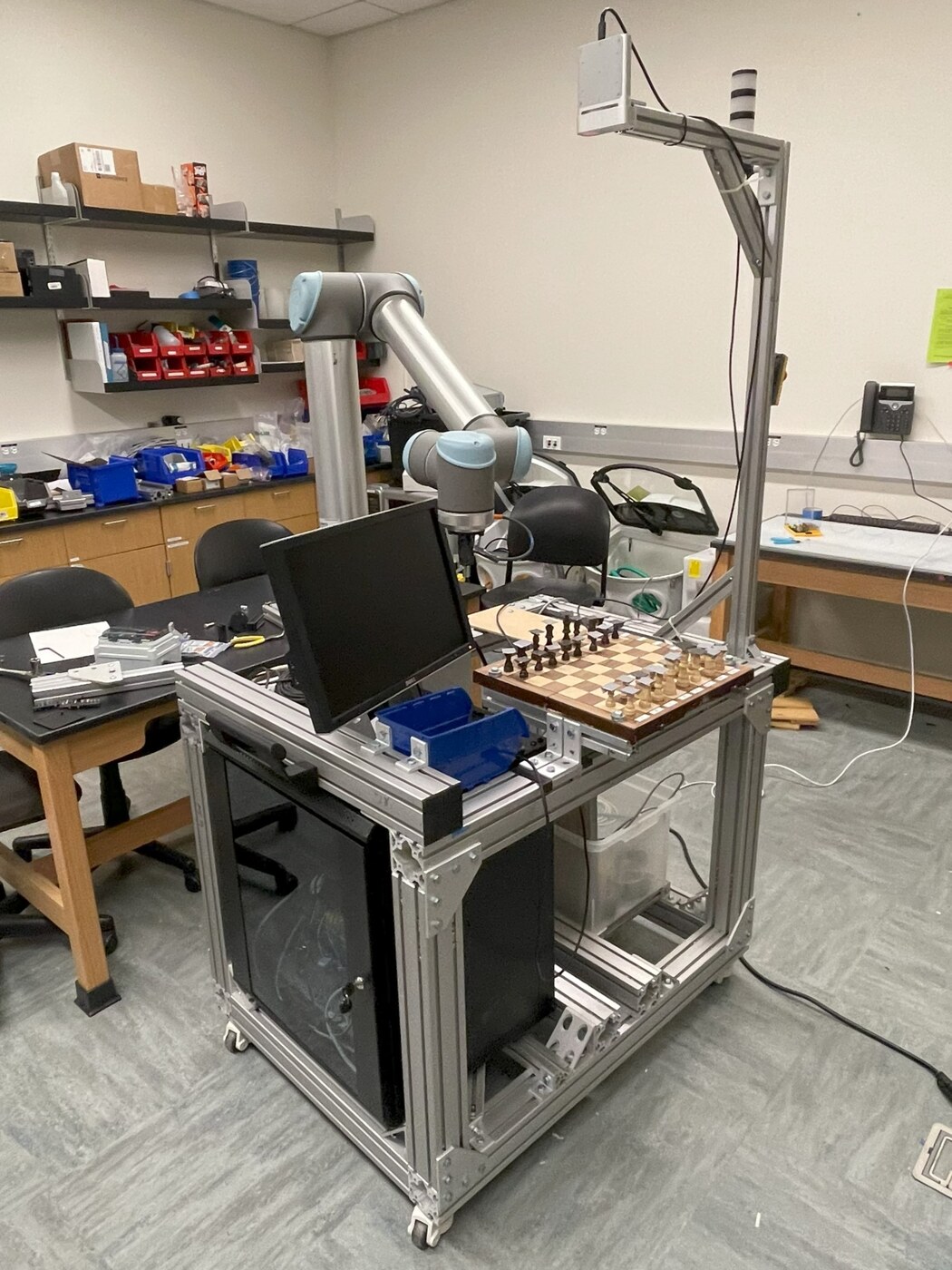 UR10 chess robot